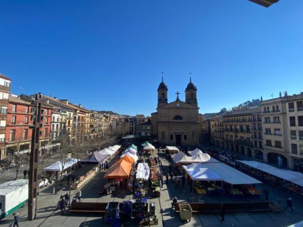 Erdizka, Centrico Apartamento Turistico Con La Mejor Vista Plaza De Los Fueros Эстелла Экстерьер фото